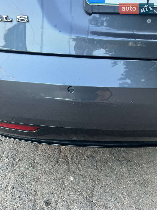 Лифтбек Tesla Model S 2017 в Кривом Роге