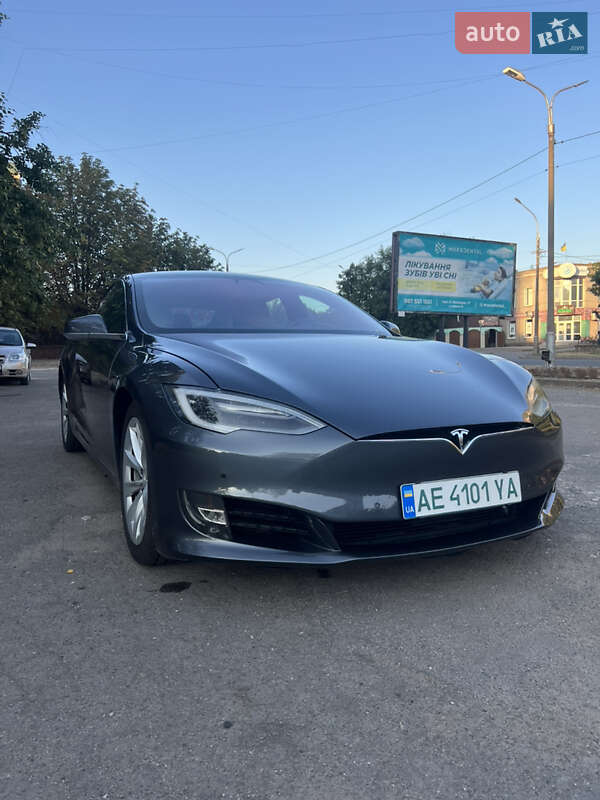 Лифтбек Tesla Model S 2017 в Кривом Роге