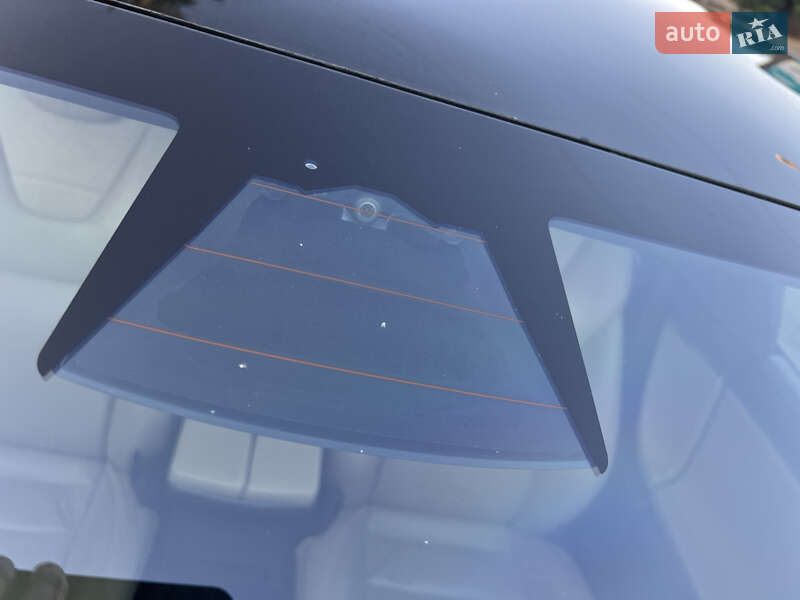 Лифтбек Tesla Model S 2017 в Кривом Роге