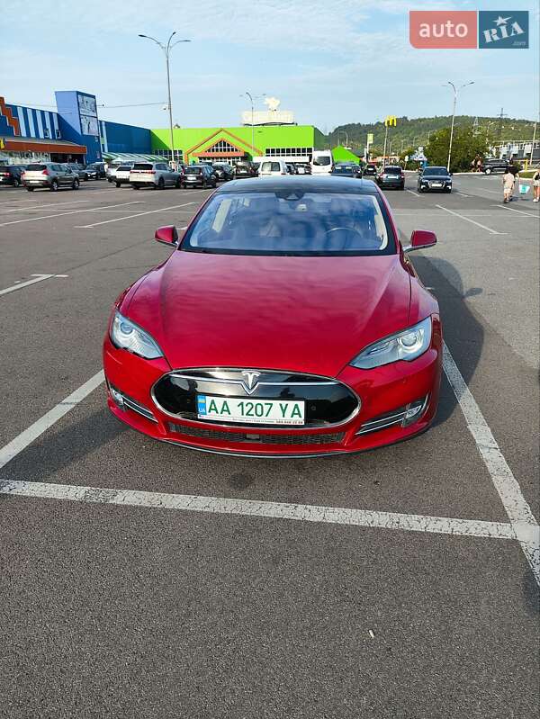 Лифтбек Tesla Model S 2014 в Мукачево