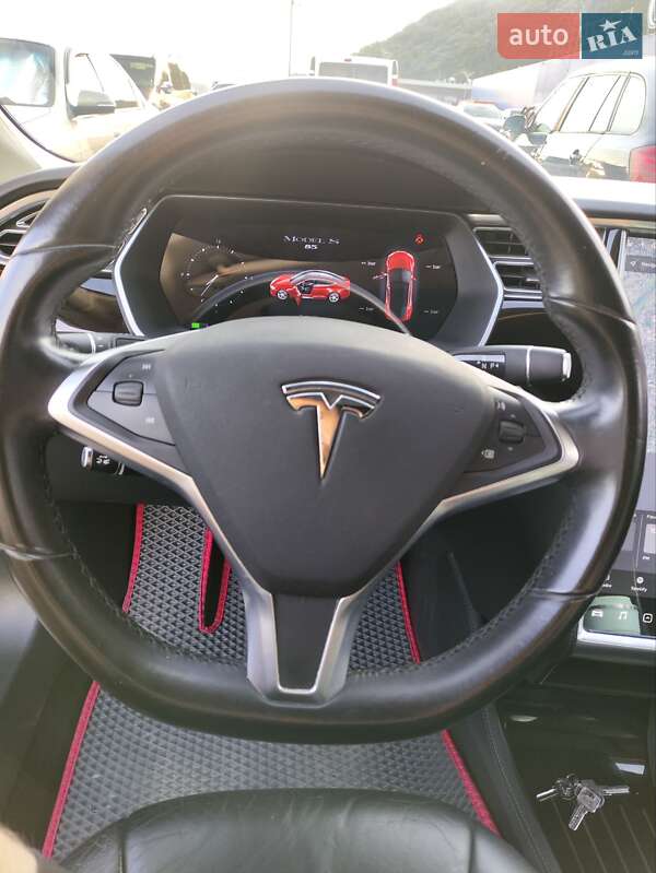 Лифтбек Tesla Model S 2014 в Мукачево