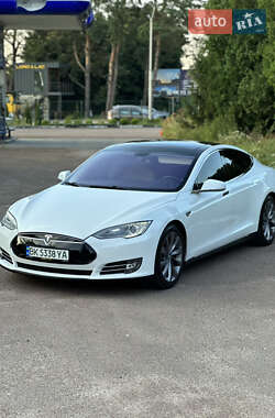 Лифтбек Tesla Model S 2014 в 