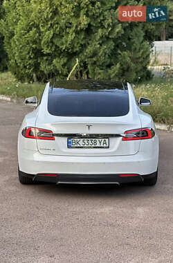 Лифтбек Tesla Model S 2014 в 