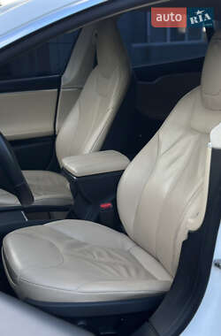 Лифтбек Tesla Model S 2014 в 