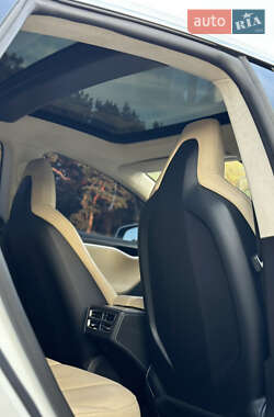 Лифтбек Tesla Model S 2014 в 