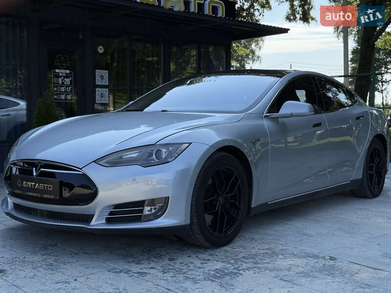 Tesla Model S 2014