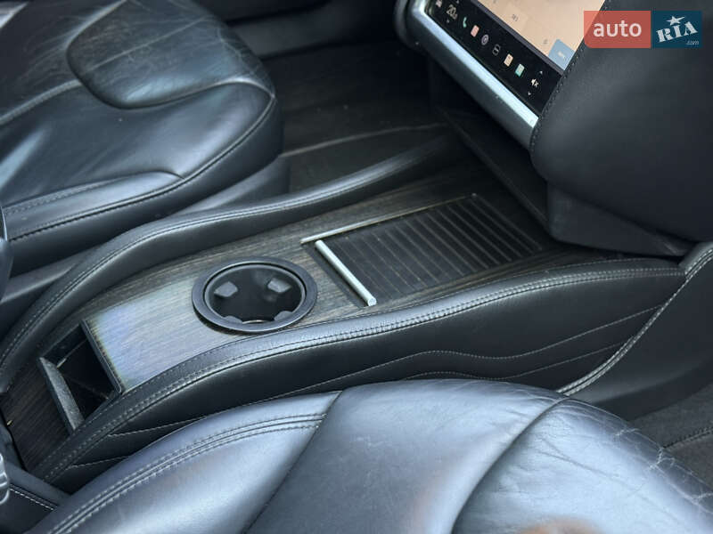Лифтбек Tesla Model S 2014 в Ивано-Франковске