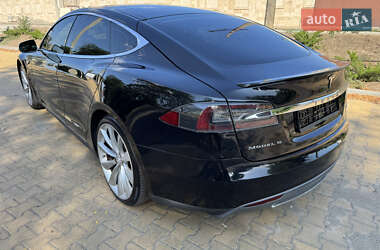 Лифтбек Tesla Model S 2015 в 