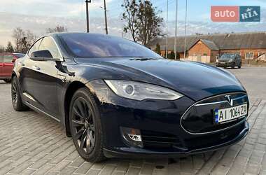 Лифтбек Tesla Model S 2015 в Виннице