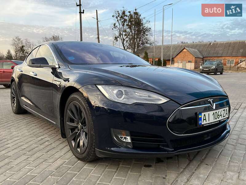 Tesla Model S 2015