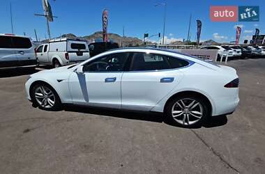 Лифтбек Tesla Model S 2015 в 