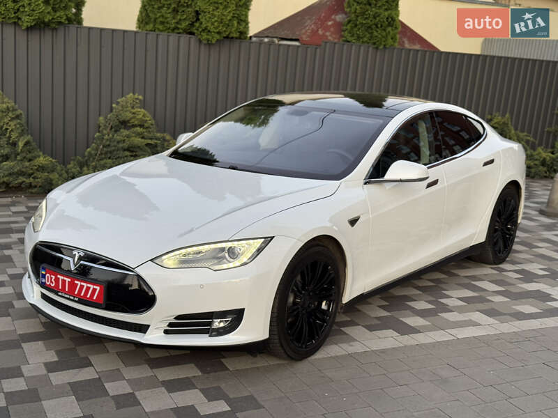Tesla Model S 2014
