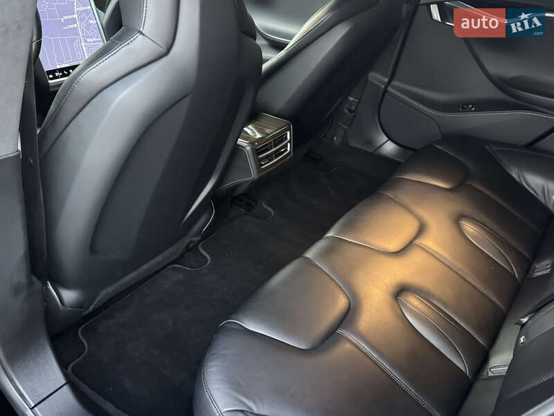 Лифтбек Tesla Model S 2015 в Тернополе