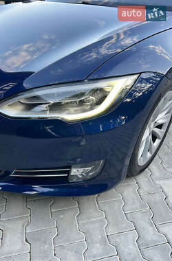 Ліфтбек Tesla Model S 2018 в Чернівцях