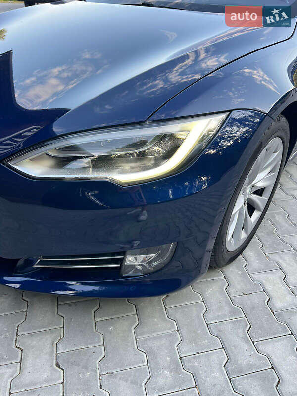 Ліфтбек Tesla Model S 2018 в Чернівцях