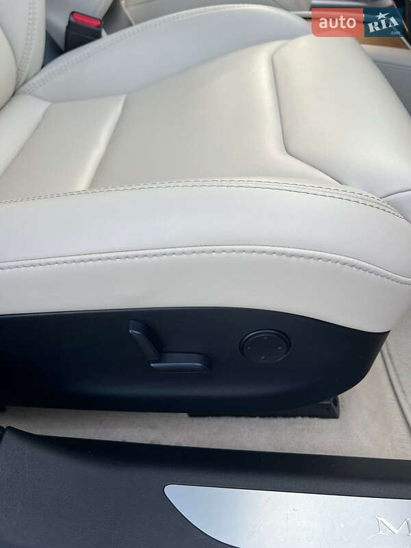 Ліфтбек Tesla Model S 2018 в Чернівцях