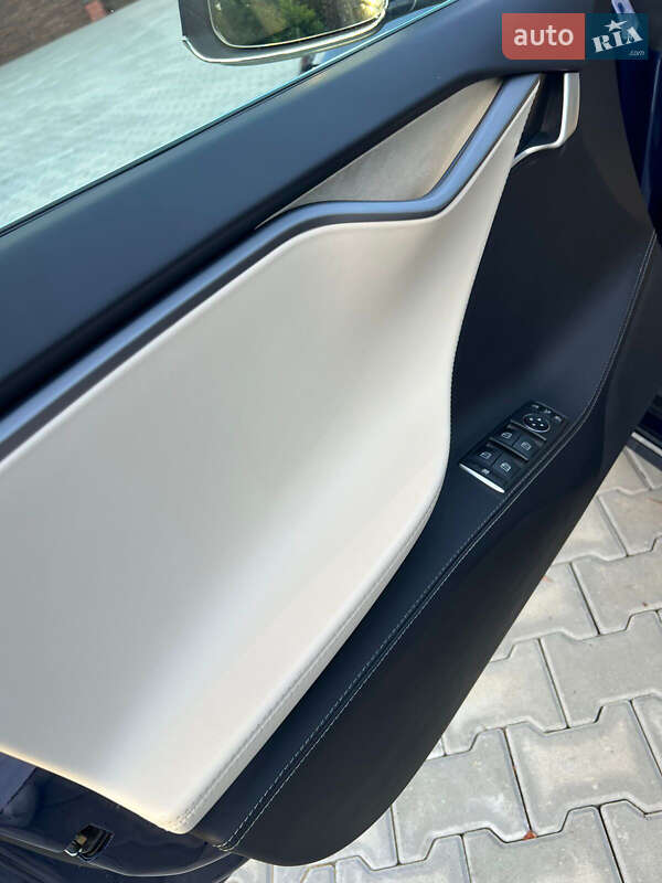 Ліфтбек Tesla Model S 2018 в Чернівцях