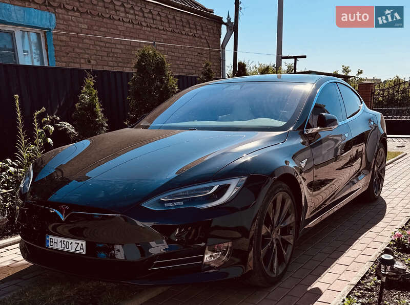 Tesla Model S 2019