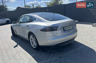 Лифтбек Tesla Model S 2014 в 