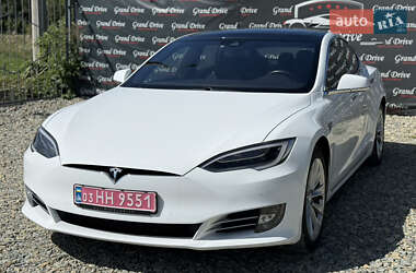 Лифтбек Tesla Model S 2017 в 