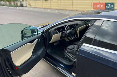 Лифтбек Tesla Model S 2013 в 