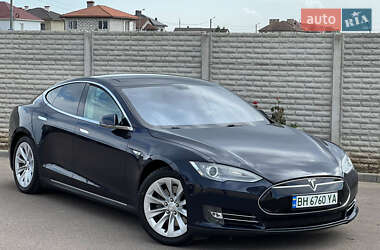 Лифтбек Tesla Model S 2013 в 
