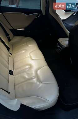 Лифтбек Tesla Model S 2013 в 