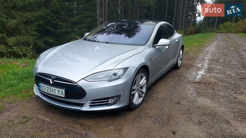 Лифтбек Tesla Model S 2014 в Тернополе фото Лифтбек Tesla Model S 2014 в Тернополе