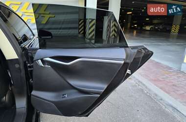 Лифтбек Tesla Model S 2014 в 