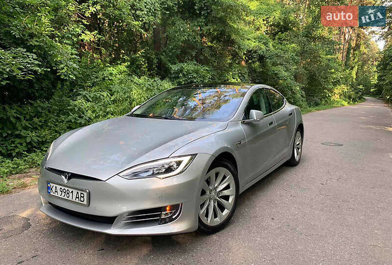 Лифтбек Tesla Model S 2016 в Киеве