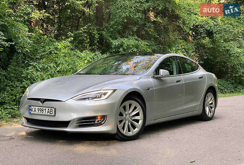 Лифтбек Tesla Model S 2016 в Киеве