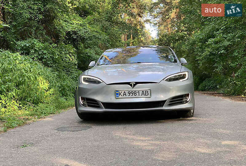 Лифтбек Tesla Model S 2016 в Киеве