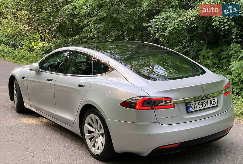 Лифтбек Tesla Model S 2016 в Киеве