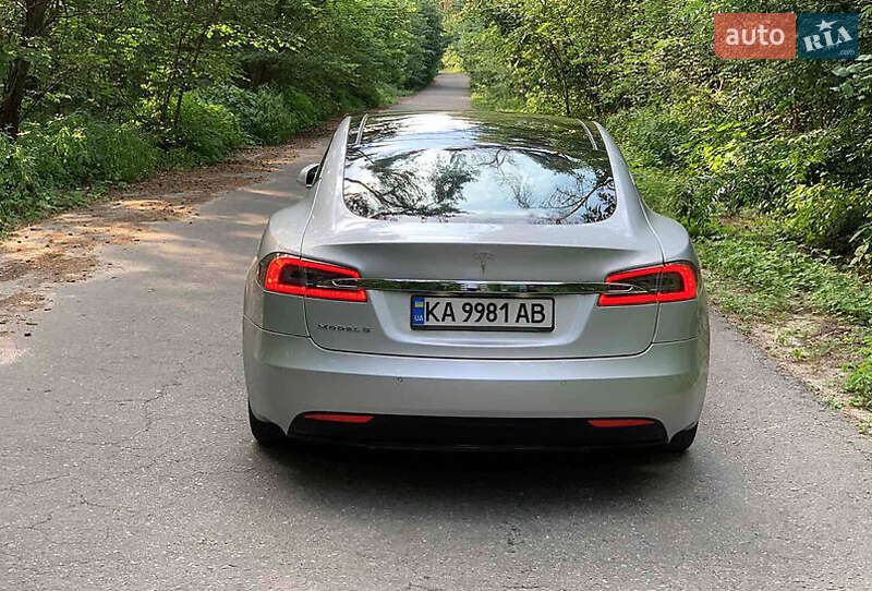 Лифтбек Tesla Model S 2016 в Киеве