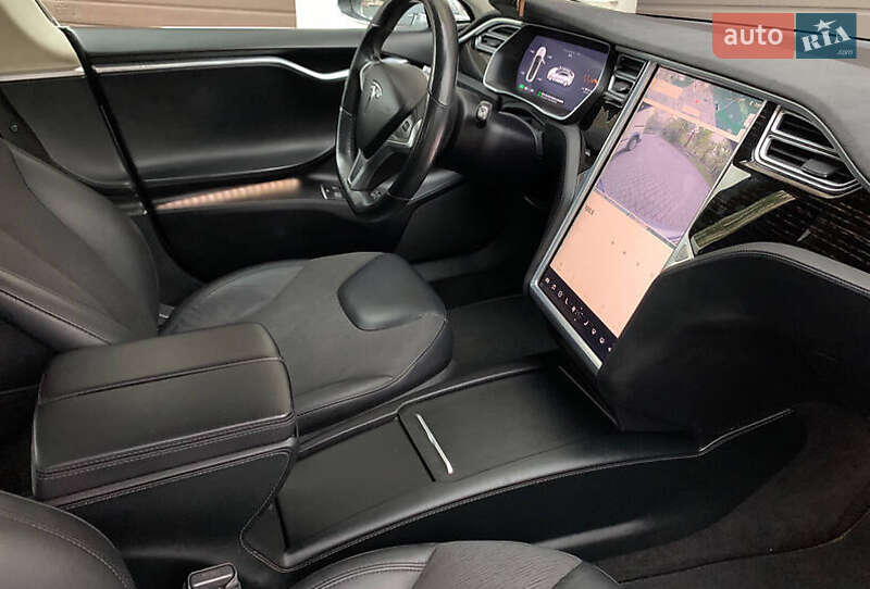 Лифтбек Tesla Model S 2016 в Киеве