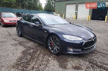 Лифтбек Tesla Model S 2015 в 