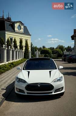 Лифтбек Tesla Model S 2015 в 