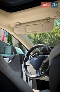 Лифтбек Tesla Model S 2015 в 