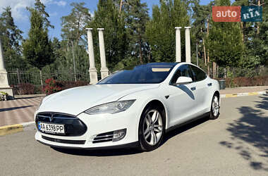 Лифтбек Tesla Model S 2015 в Киеве