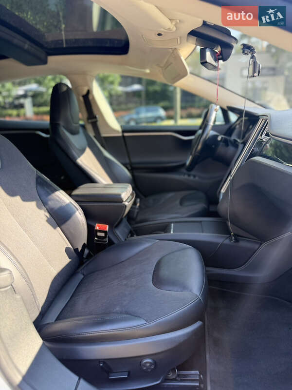 Лифтбек Tesla Model S 2015 в Киеве