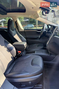 Лифтбек Tesla Model S 2015 в 
