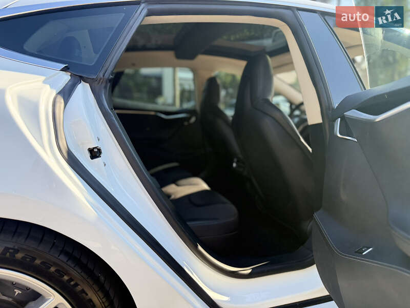 Лифтбек Tesla Model S 2015 в Киеве