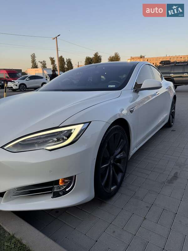 Tesla Model S 2020
