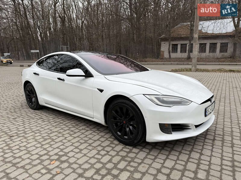 Лифтбек Tesla Model S 2016 в Львове