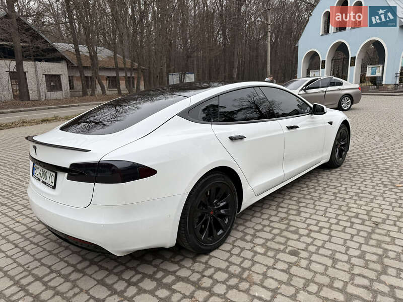 Лифтбек Tesla Model S 2016 в Львове