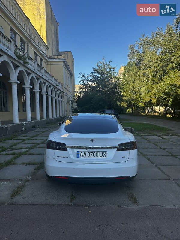 Лифтбек Tesla Model S 2013 в Киеве