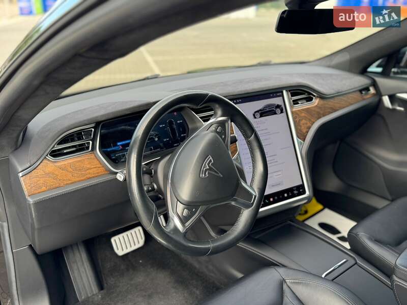 Лифтбек Tesla Model S 2016 в Ивано-Франковске