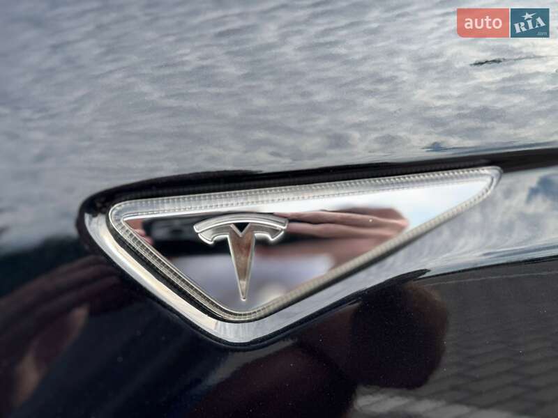 Лифтбек Tesla Model S 2016 в Ивано-Франковске