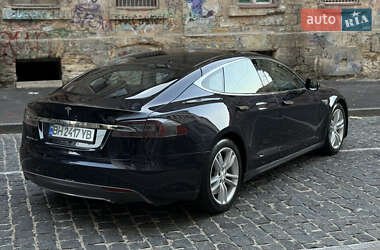 Лифтбек Tesla Model S 2013 в 