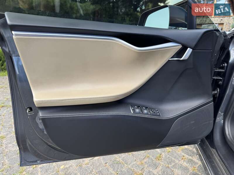 Лифтбек Tesla Model S 2017 в Обухове